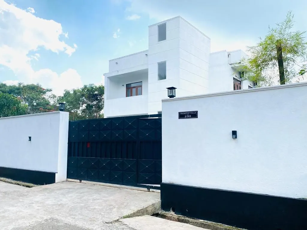 아파트 Twinstop Villa Minuwangoda