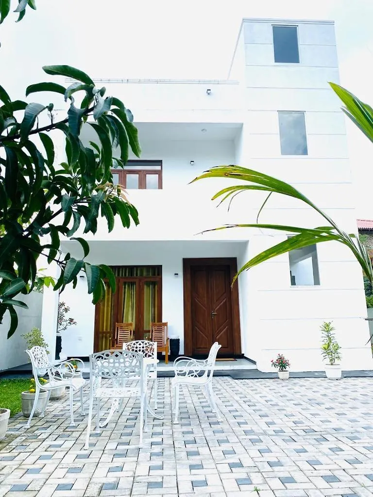 아파트 Twinstop Villa Minuwangoda
